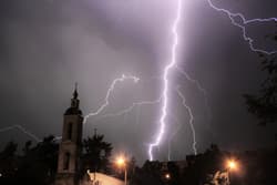 Illustration zum Wetterbegriff Elmsfeuer