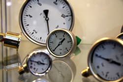 Illustration zum Wetterbegriff Flüssigkeitsbarometer