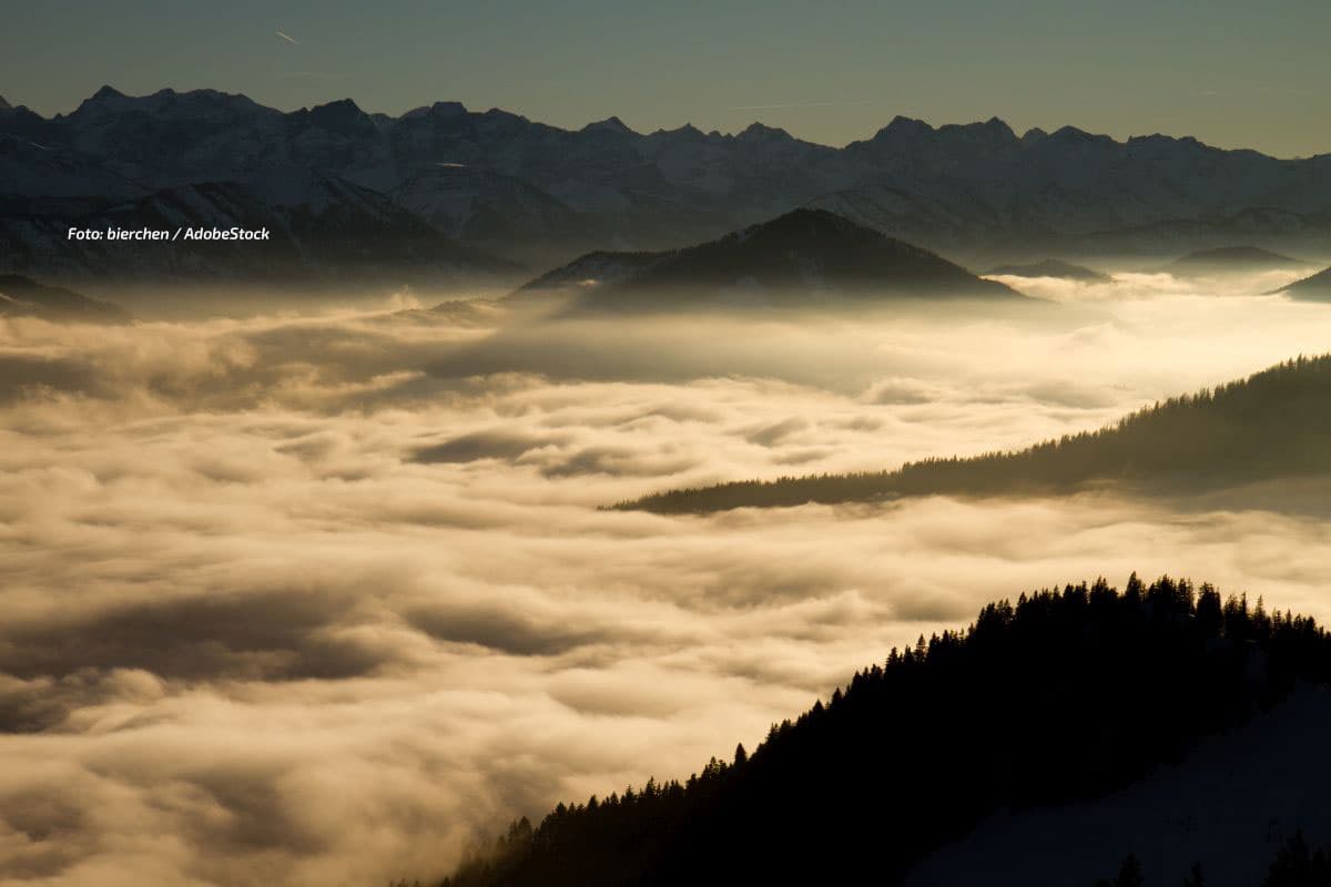Ein Hauch von Sonne in trübem Grau