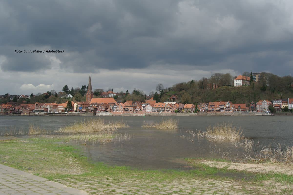 Abkühlung, örtlich Regen