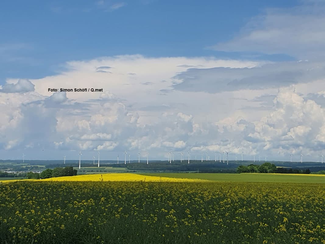 Maifeiertag mit Sonne oder Regen