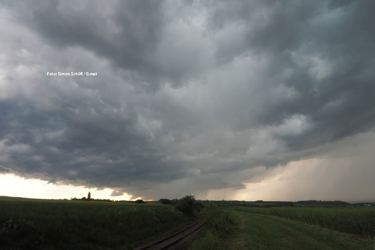 Wechselhafter Start in den Herbst: Zwischen Dauerregen, Sturm und Hitze