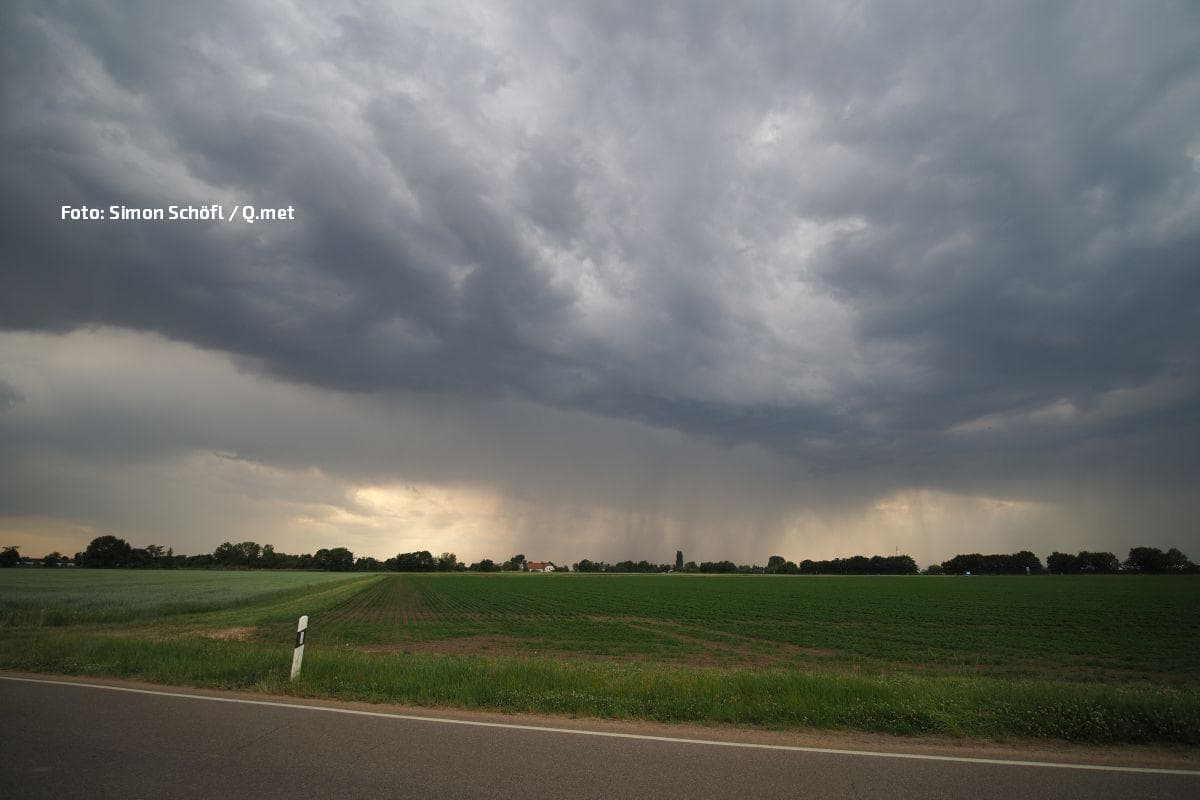Aufziehender Regen und starke Gewitter
