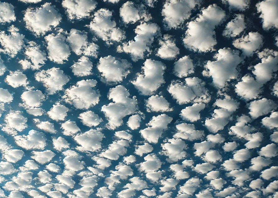 Was sind Schäfchenwolken?