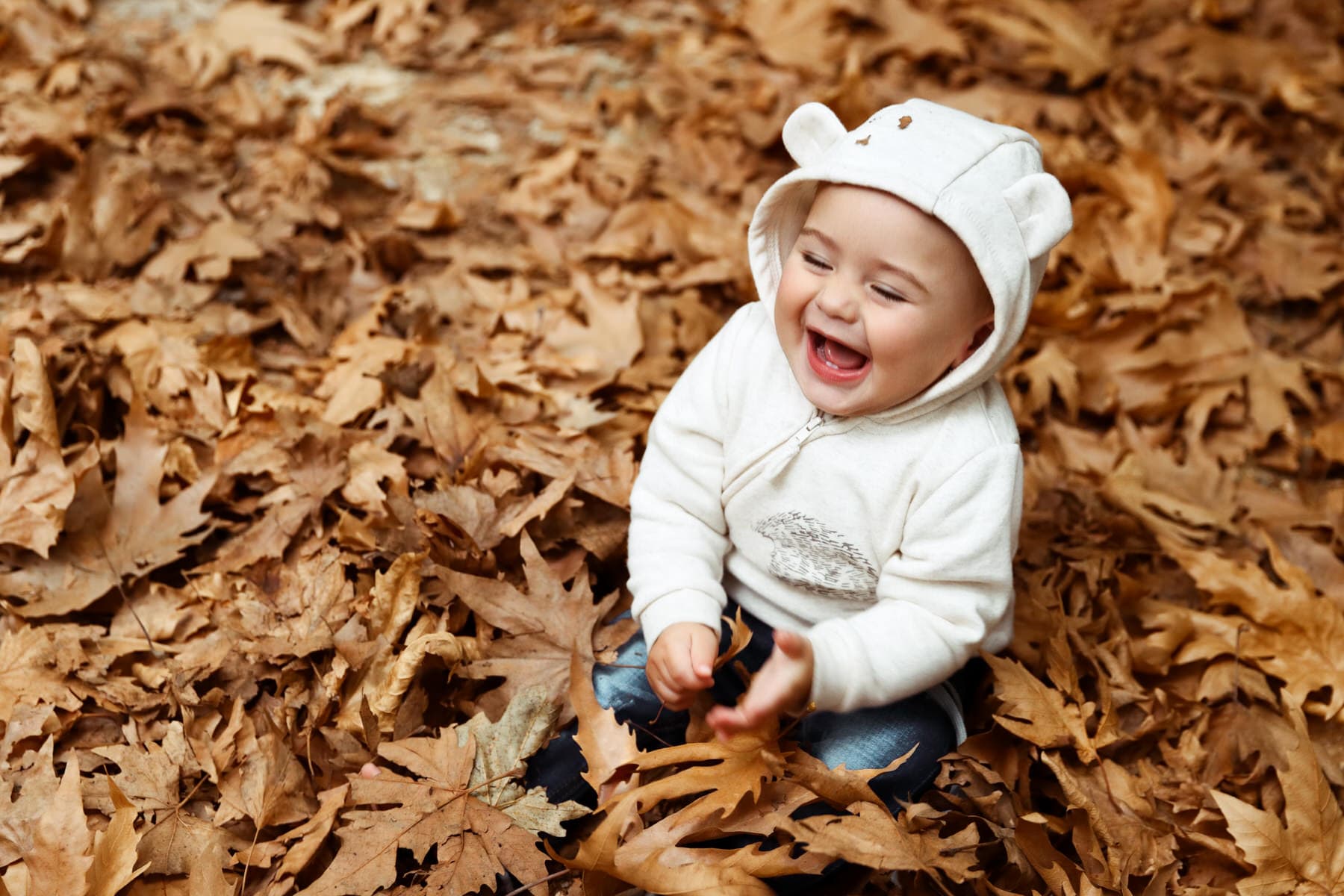 Warm eingepackt durch den Herbst: Tipps für Ausflüge mit Baby