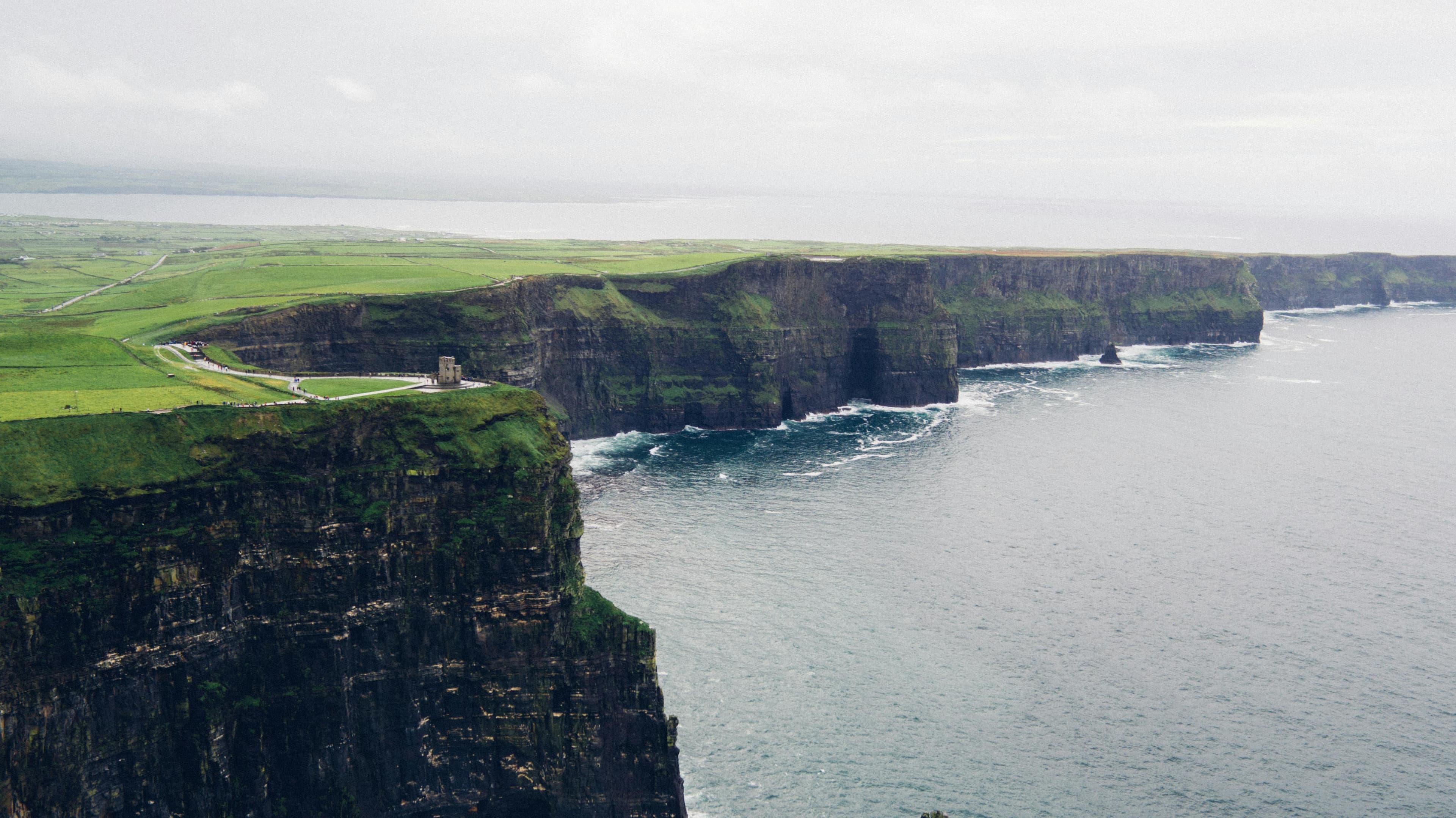 Grün, grau, geheimnisvoll: das Wetter in Irland
