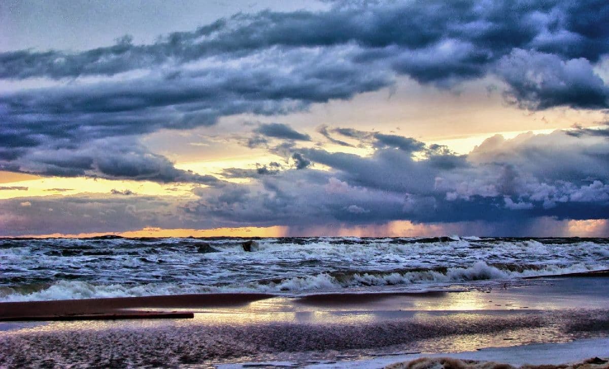 Wolkenfelder und wenige Schauer